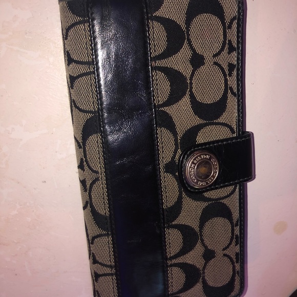 Authentic Coach Wallet - Picture 1 of 6